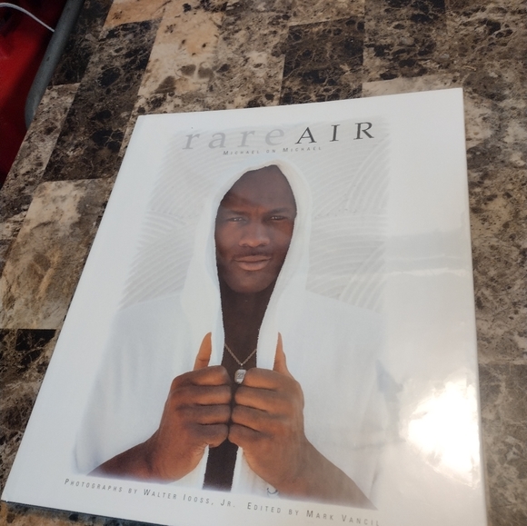 Rare AIR - Michael on Michael HARDCOVER BOOK - FACTORY SEALED - Picture 1 of 4